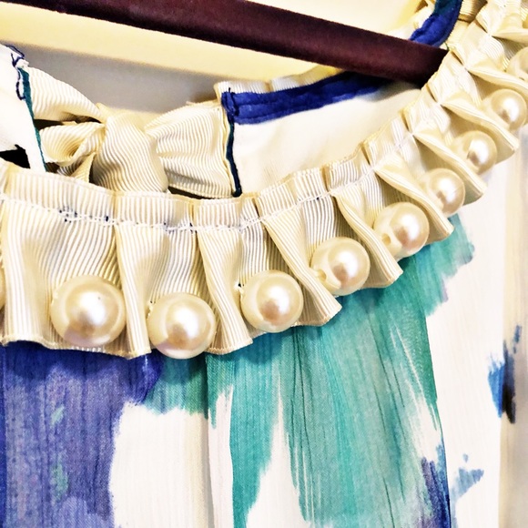 💥Gorgeous Multicolor Top with Pearl Neckline - Picture 5 of 7